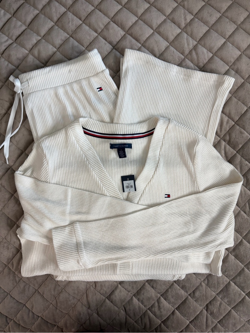 Tommy Hilfiger Cream Ribbed V-Neck Loungewear Set